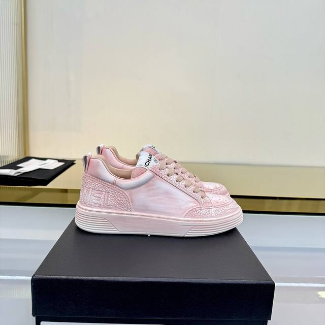 涂鸦款高版本 DDD Chanel香奈儿新款熊猫板鞋熊猫鞋 DDD 香奈儿2026Ss火爆熊猫鞋配色厚底休闲运动鞋板鞋 DDD 专柜同步 专柜非常火爆 非常难买 涂鸦款高版本 DDD Chanel香奈儿新款熊猫板鞋熊猫鞋 DDD 香奈儿2026Ss火爆熊猫鞋配色厚底休闲运动鞋板鞋 DDD 专柜同步 专柜非常火爆 非常难买