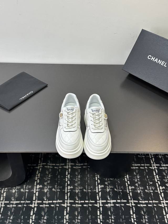 Chanel香奈儿26Ss最新款小白鞋 休闲 运动鞋 滑板鞋 原版购入开发做货 DDD 小香 C家 专柜又一超级大爆款,网红博主小姐姐们的挚爱,社交平台的各种夸 Chanel香奈儿26Ss最新款小白鞋 休闲 运动鞋 滑板鞋 原版购入开发做货 DDD 小香 C家 专柜又一超级大爆款,网红博主小姐姐们的挚爱,社交平台的各种夸