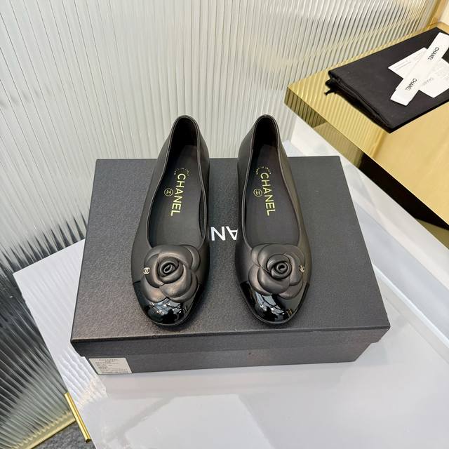 出厂价Pp: DDD Size:35-39 34 40 41 定制 DDD Chane*|小香26X圣诞限定系列金银 DDD 双生花朵高跟鞋粗跟单鞋 DDD 当 出厂价Pp: DDD Size:35-39 34 40 41 定制 DDD Chane*|小香26X圣诞限定系列金银 DDD 双生花朵高跟鞋粗跟单鞋 DDD 当