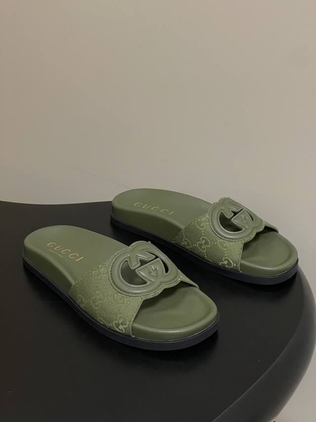 DDD 26Ss夏季新款Gucci古驰 双Ｇ镂空厚底沙滩凉拖鞋经典Gg丹宁布休闲拖鞋 DDD 这款单品出自Gucci Lido系列，设计灵感源自意大利海岸的夏日