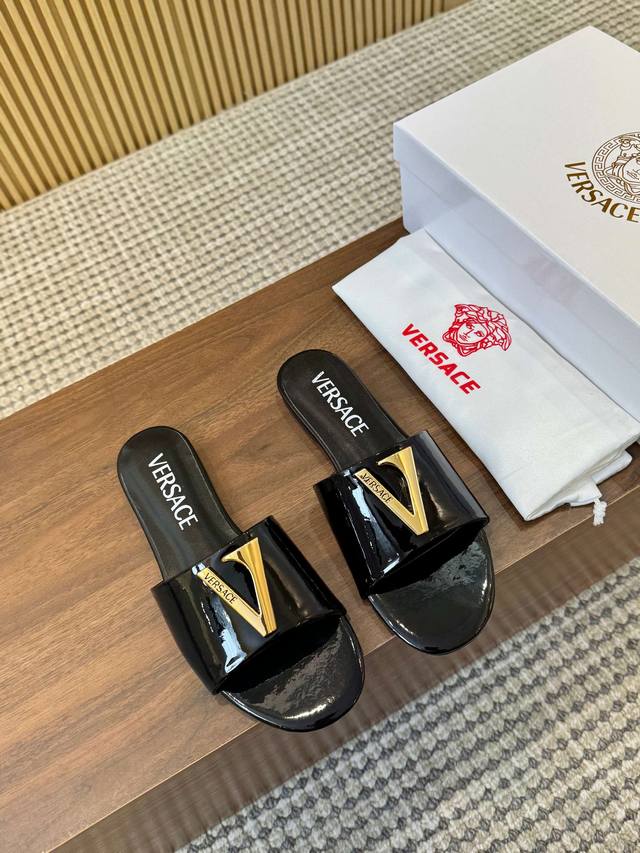 26范家新款上新 DDD 码数：35-43码 35.43定做不退换 DDD 出厂价Pp：像胶底 。皮底+40 DDD