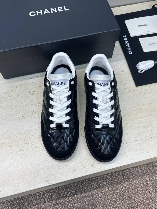 工厂P价P DDD Chanel 香奈儿2026早春新款菱格电绣系带阿甘休闲女跑鞋 小香字母Logo圆头拼色运动小白鞋 DDD 材质:鞋面进口小牛皮 进口羊猄皮 工厂P价P DDD Chanel 香奈儿2026早春新款菱格电绣系带阿甘休闲女跑鞋 小香字母Logo圆头拼色运动小白鞋 DDD 材质:鞋面进口小牛皮 进口羊猄皮