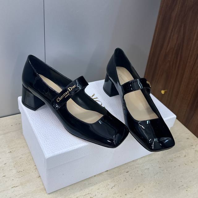 工厂P价P DDD 迪奥 Dior 2026早春新款时装秀高定系列 Lolita粗跟玛丽珍芭蕾舞女鞋 Cd字母Logo五金扣中跟方头拼色女单鞋 市面顶级版本 D