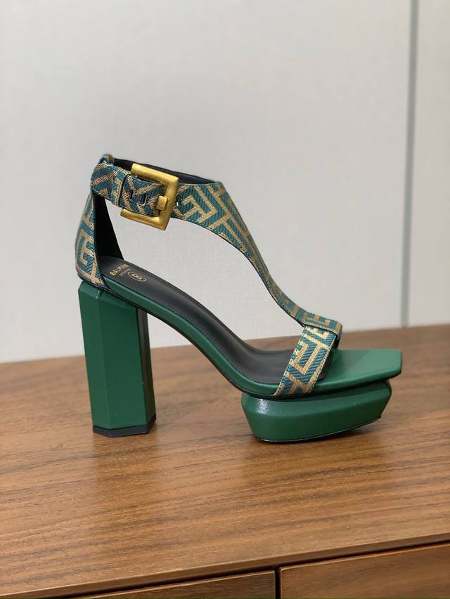 Bal*Ain 水台凉鞋。愈发別致出众，无敌气场、无敌好看。鞋面定制原版Logo布原版鞋跟，水台开模。牛皮垫脚。真皮大底。跟高10.5Cm DDD 码数：36-