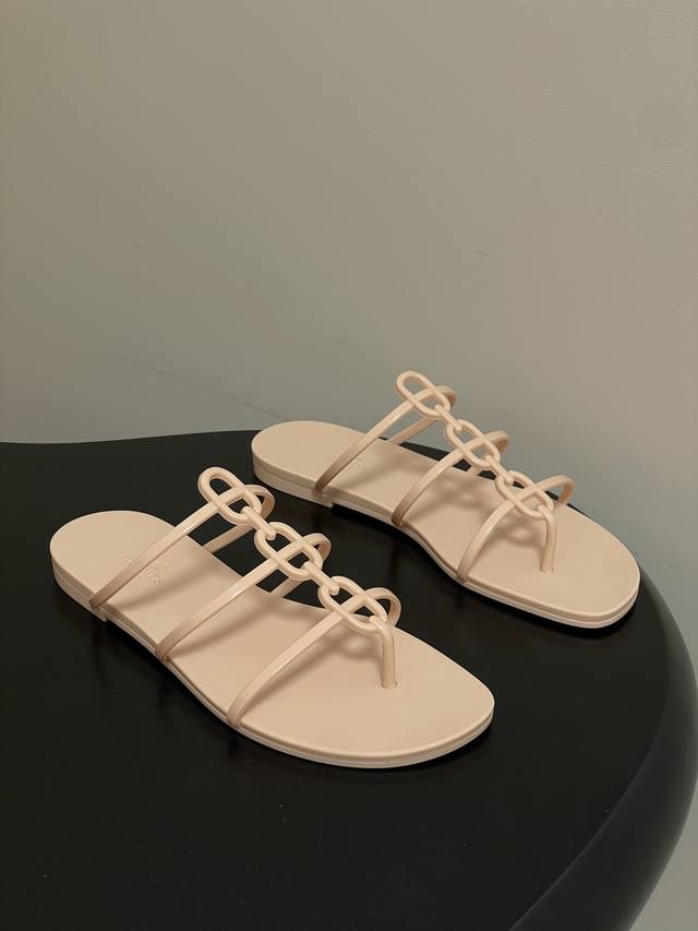 莞产 DDD Hermes 爱马仕 2026春夏新款H家 Mykonos系列经典 猪鼻子果冻鞋平底凉拖鞋 DDD 防水Tpu凉鞋，饰有标志性 Chaine D'