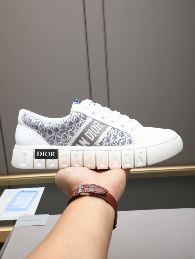 2025最新迪奥最新款男士休闲运动鞋，鞋面采用进口牛皮迪奥专用材料！透气羊里。Tpu超底轻盈耐磨！Size:38-44 45 定做 DDD