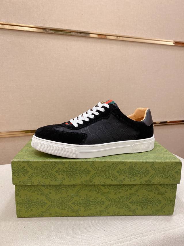 古奇Gucci 官网最新款休闲时尚男鞋，爆款版型简洁大气，潮男专属.独有的官网最新品牌元素元素古奇原版装饰，时尚又大方，面料原版牛皮羊皮内里，官网指定耐磨休闲大