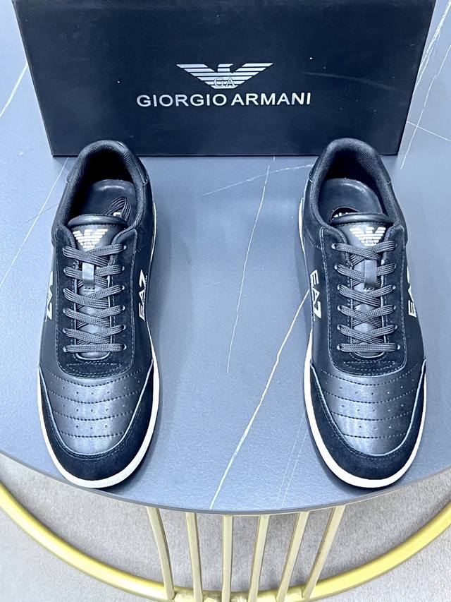 品牌：阿玛尼 DDD 标准码：38-44 45订做 DDD 等级：官网同款 DDD 材料：原厂皮料拼接 舒适透气羊皮内里 原厂耐磨大底 DDD 款式类别：男士时