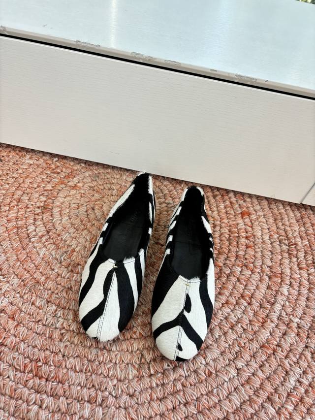 G213Khaite26Wf早春新品极简包头穆勒 DDD 高跟半拖鞋 DDD 以极简笔触调和优雅与锋芒 DDD 包头护趾藏温柔 利落高跟提气场 DDD 高跟黄金 G213Khaite26Wf早春新品极简包头穆勒 DDD 高跟半拖鞋 DDD 以极简笔触调和优雅与锋芒 DDD 包头护趾藏温柔 利落高跟提气场 DDD 高跟黄金