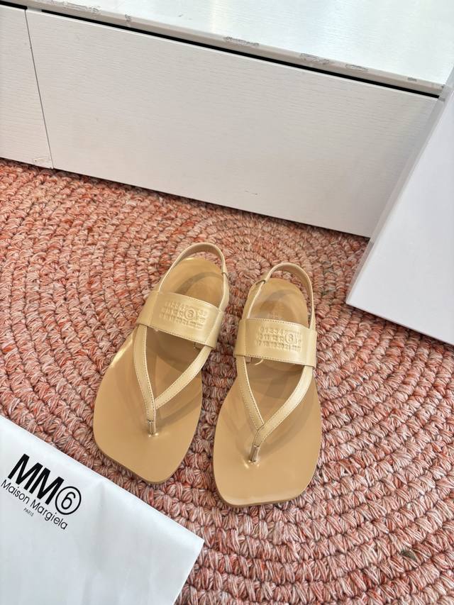 G077顶级版本～代购级别 DDD 独家爆款 Maison Margiela玛吉拉Mm6家人字拖 DDD 巨好看巨时髦的人字拖 此刻必须拥有 强烈推荐 DDD