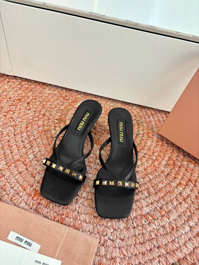 G189代购级独家上新Miu Miu2026真皮半拖Zp开发 手工羊皮编织麻花菱格平底拖鞋秒杀市面版本Miu真的太少女奶呼呼的 小羊皮超级软糯 喜欢可以冲了！