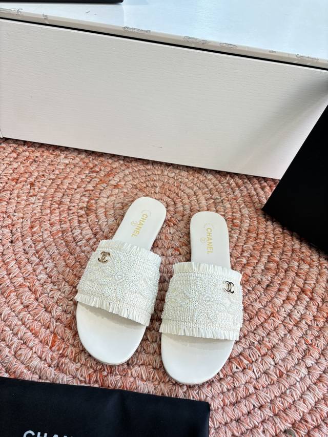 G187所见即所得Chane*|小香26C新品网纱双C蝴蝶结拖鞋小香经典符号邂逅26C夏日灵感 DDD 这双拖鞋便成了奢雅与实穿的完美平衡。 DDD 通透网纱兼 G187所见即所得Chane*|小香26C新品网纱双C蝴蝶结拖鞋小香经典符号邂逅26C夏日灵感 DDD 这双拖鞋便成了奢雅与实穿的完美平衡。 DDD 通透网纱兼