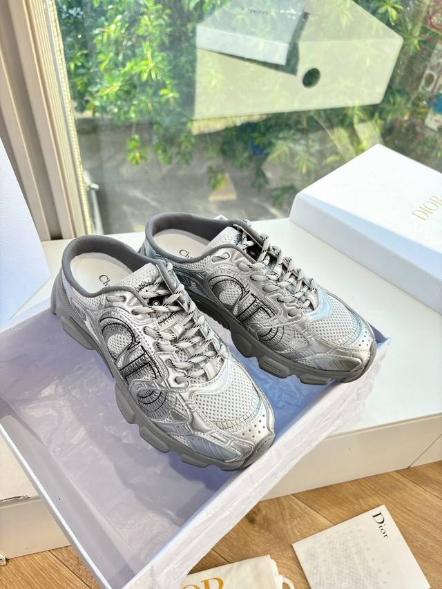 代购级别所即所得G0133C'est Dior 迪奥 25春夏全新休闲运动鞋‘以牛皮革和网眼织物制作，轻盈透气。侧边的Cd字母非常有Dior辩识度，运动风设计融