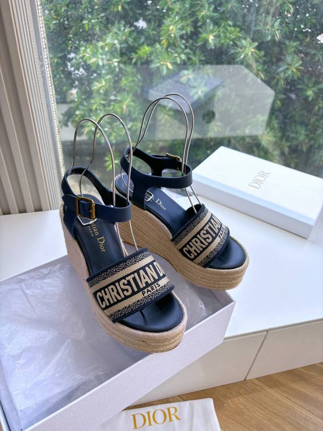 代购级G133 #迪奥2025早春新款乐福鞋一眼就想要的一字带拖鞋凉鞋简单大方‘低调奢华！ DDD 配上醒目的Chanristian Dior标志扣#非常高级