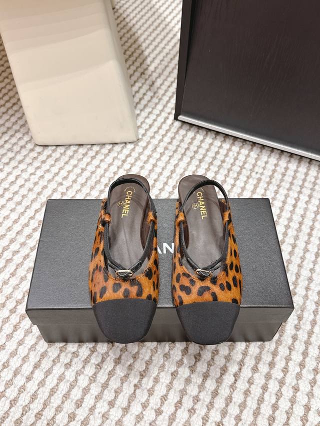 代购级 DDD Chanel香奈儿 2026春夏新款 平底 后空 玛丽珍 凉鞋 DDD Chanel黑色玛丽珍鞋，经典圆头+黑色织物拼接，简约优雅又不失俏皮感