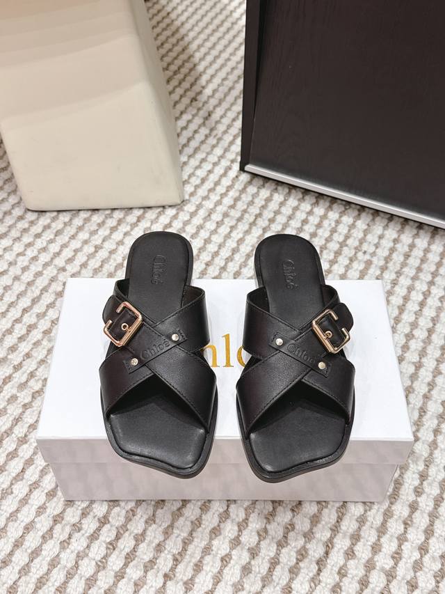 代购级 DDD Chloé Giulia 2026春夏新款 交叉 平底 凉拖鞋 DDD Chloé Giulia系列凉拖，选用优质小牛皮，质感细腻耐用。简约大方