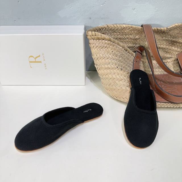 顶级品质therow24秋冬超软绵羊皮包头平底半拖鞋！一万个推荐 隔着屏幕都能感受到的质感第一款心动半拖鞋 这一款看起来瘦其实包容性挺广的 材质进口的混种羊皮本