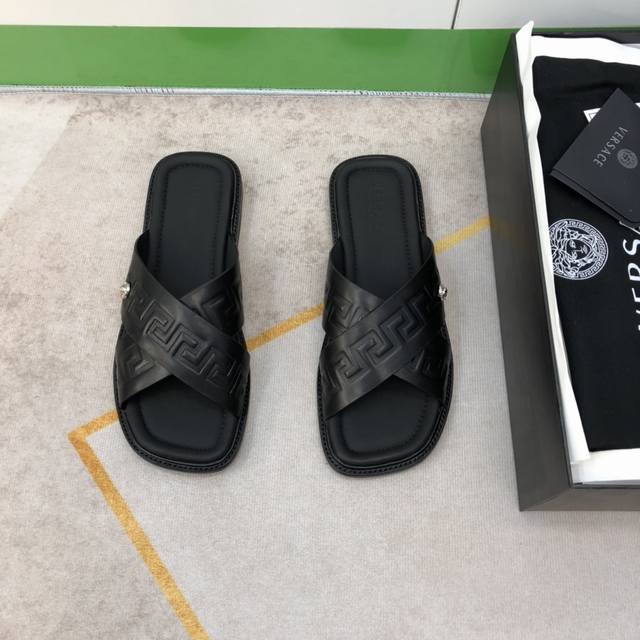 Versac＊ 高品质，高端用户 男士真皮底拖鞋 正码：39－44 4一10 ，45定做 同步发售！货！顶级手工艺原版小牛皮 超强质感、手感 ，全小牛皮包垫，质