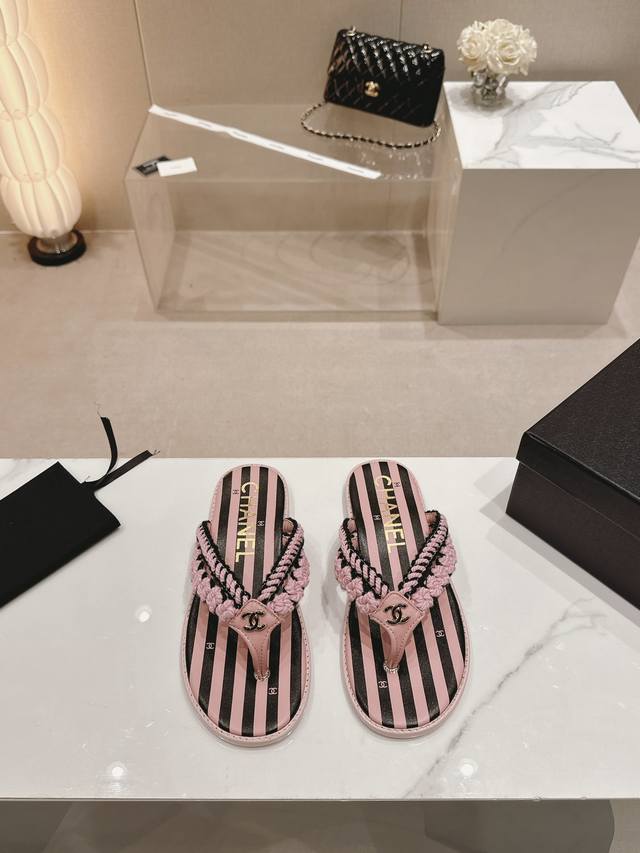 35-40 40定做不退换 代购级 Chan*L 2024 A Coco Beach系列 香奈儿 小香c家 夏季新款 编织 夹脚人字拖 海滩必备款 这一季主打的