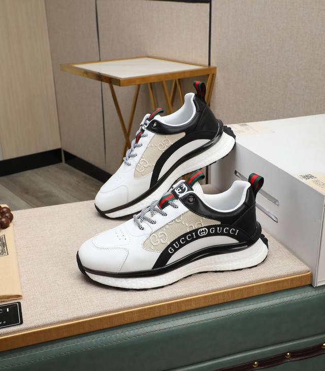 出厂价 Gucci2024年最新款 专柜同步发售，意大利进口原版小牛皮，真皮内里， 凸显高端 贵气 档次 做工考究，鞋底：原厂特供原版底，独家双层活动成型底超级