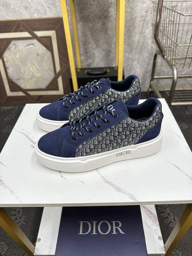 Dior-迪奥 来自法国 众多时尚超模首选品牌 做工精细 采用进口原版布面料 羊皮内里 原版开模耐磨大底 给予你色彩斑斓的时尚 尺码 Size :38-44 4