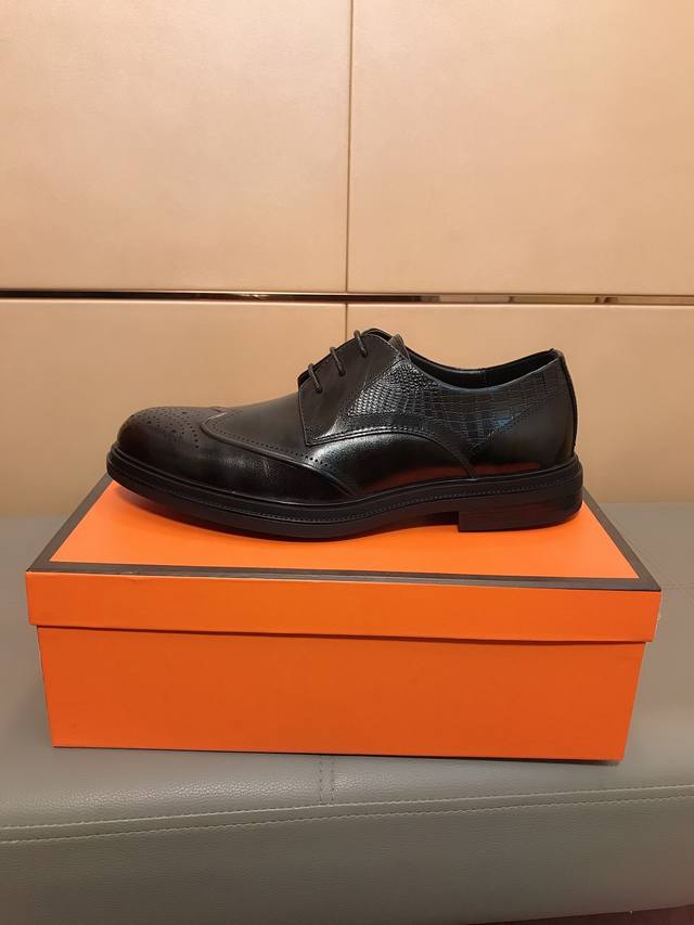 工厂价 普拉达 Prada 男士休闲商务皮鞋，质量绝对，耐磨防滑,永不脱胶，鞋面材质：进口头层牛皮，防滑大底，内里材质：皮内里！码数38-44 45.订做