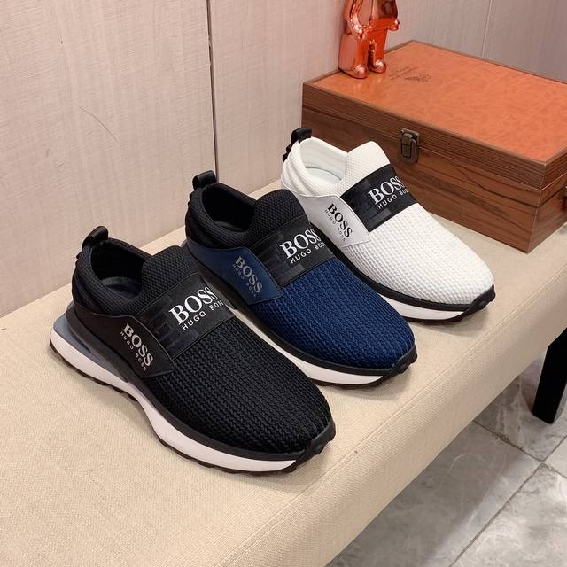 新款: 厂价: Boss* 最新爆款休闲鞋，顶端品牌奢侈～代购，顶级～质量。鞋面選用进口透气牛皮搭配材质透气羊皮垫脚 精细做工。原版个性时尚柔软橡膠耐磨防滑大底