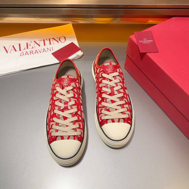 Valentino Ss24New 华伦天奴 V家2024老花厚底帆布鞋！ 鞋面刺绣老花以真皮饰边，原版tpu组合大底！ 高端精品，百搭时尚单品。 Size：3