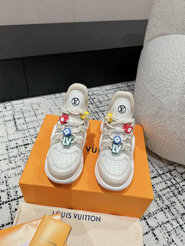 工厂价： Louis Vuiton 路易威登 24 新款 七夕限定 Lv Archlight系列拱桥底老爹鞋休闲厚底系带运动鞋 顶级版本原版购入开发做货 此款l