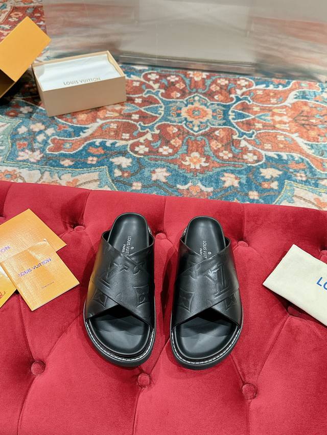 女 男p 春夏新品 专柜大爆打热门款 Lv 路易威登新款平底拖鞋 经典时髦百搭～打call夏日必备单品！上脚美炸了，穿着轻盈舒适 鞋面:定制原版牛皮，牛仔布，老