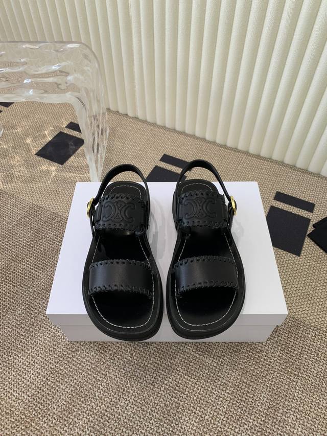 Celine 赛琳 2024Ss 夏季最新复古时髦罗马凉鞋 New Celine*思琳凉鞋 Go 各大网紅同款的凱旋门凉鞋経典又百 搭种草推荐～夏天搭配袜子 简
