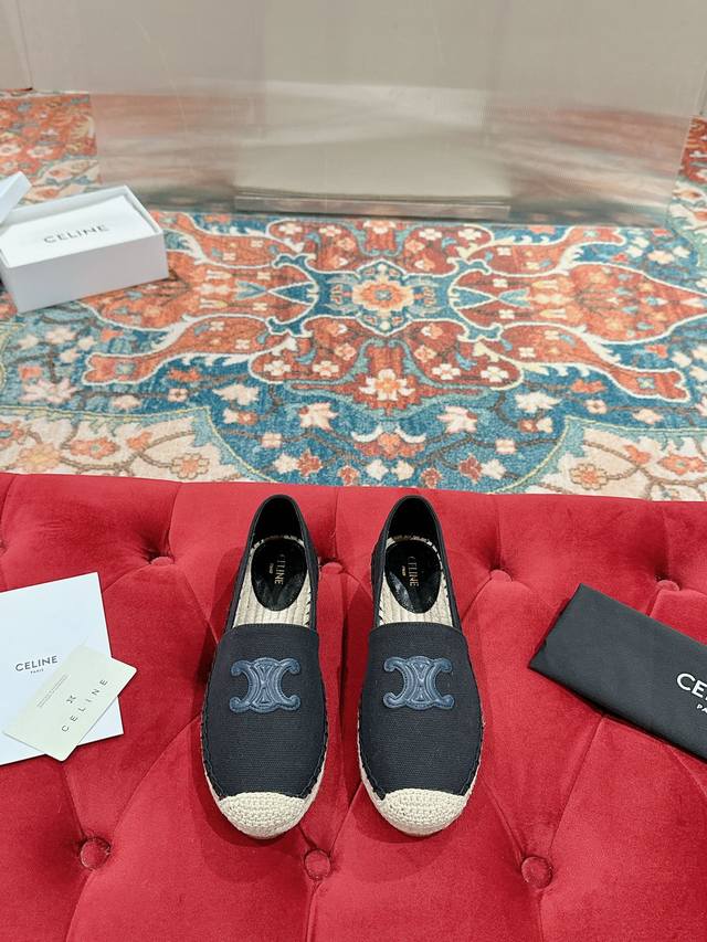 Celine 思琳夏新款爆款渔夫鞋 简约大气时髦，耐看不过时，是时尚圈永不退潮的经典所在，复古的渔夫鞋。 原版手工编织面，特定布面，水染羊皮内里和垫脚， 麻绳生
