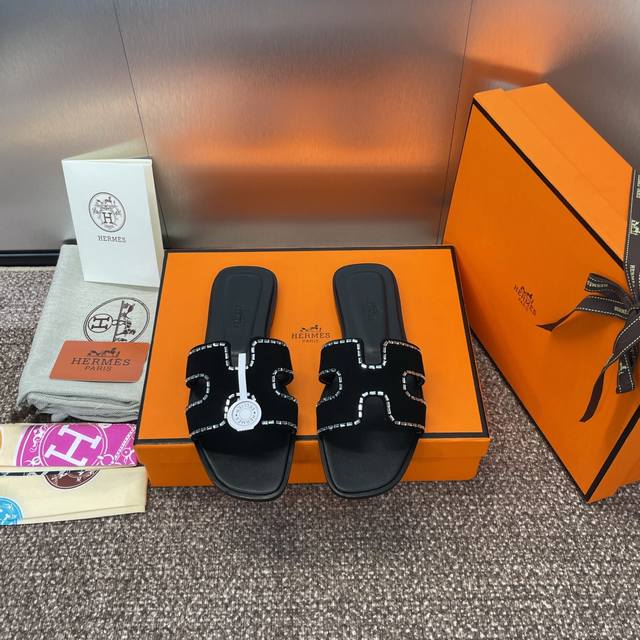 工厂价平底 高跟 爱马仕 Hermes 春夏经典款 Oasis 粗跟拼色工字拖水晶女鞋 H家圆头露趾凉拖鞋 材质：进口羊猄皮+水染羊皮水里+意大利真皮大底+进口