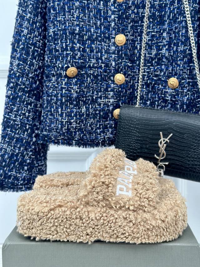 厂价 Balenciaga｜巴黎世家24S新品字母刺绣泰厚底迪毛毛拖鞋 独家正确版本、原版开发、时尚圈内各大网红明星又在拼命种草的款式。火爆整个ins！又是一个