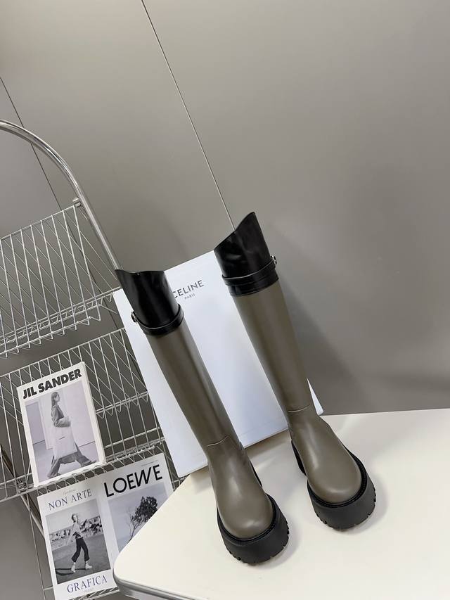 Celine思琳lisa同款马丁靴、超多明星网红种草 无敌显瘦马丁靴、做旧双色效果小牛皮皮质柔软鞋底厚5Cm左右、增高显腿细、原版定制小牛皮、牛皮内里真皮沿条