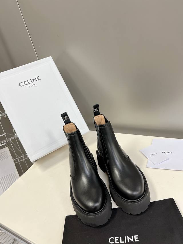 Celine思琳秋冬走秀款杨幂同款马丁靴、无敌显瘦马丁靴、做旧双色效果小牛皮皮质柔软鞋底厚5Cm左右、增高显腿细、原版定制小牛皮、牛皮内里真皮沿条原版开模大底s