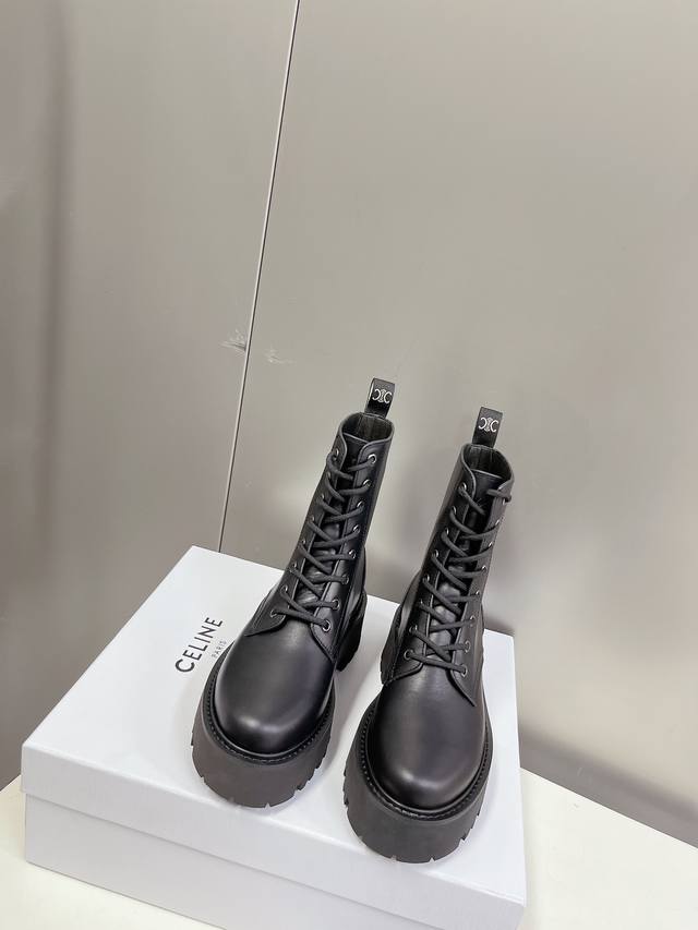Celine思琳秋冬走秀款杨幂同款马丁靴、无敌显瘦马丁靴、做旧双色效果小牛皮皮质柔软鞋底厚5Cm左右、增高显腿细、原版定制小牛皮、牛皮内里真皮沿条原版开模大底s
