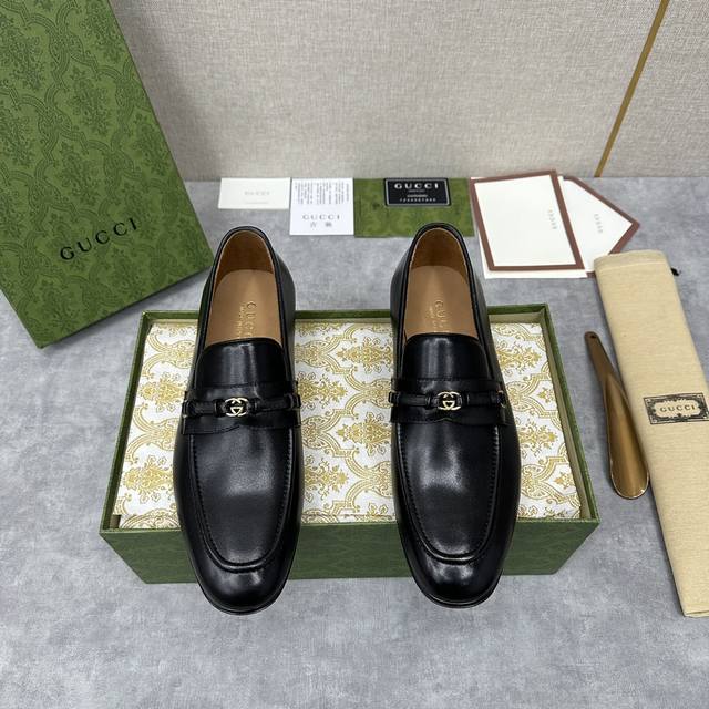 G家新品 Gucc* 古～ 饰互扣式双g男士乐福鞋皮鞋 官方售价rmb,600 采用进口 Napa 牛皮 开边珠亮皮 鳄鱼纹压纹牛皮 进口高丝光磨砂牛皮打造制成