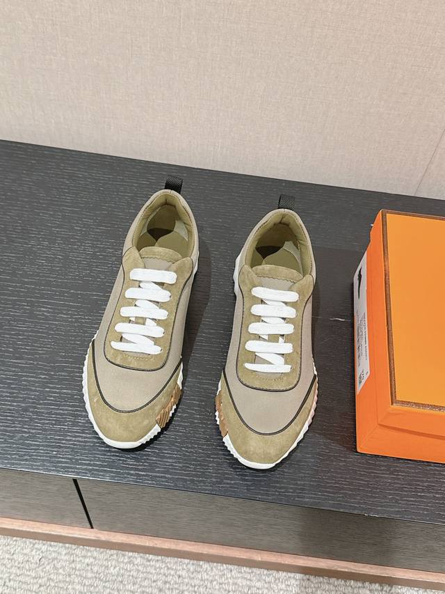 顶级品质 Herme S Ss24 New Arrival～ 专柜大热情侣款，H家配货首选鞋履！ 这双 Bouncing Sneaker 是爱马仕经典款 每一季