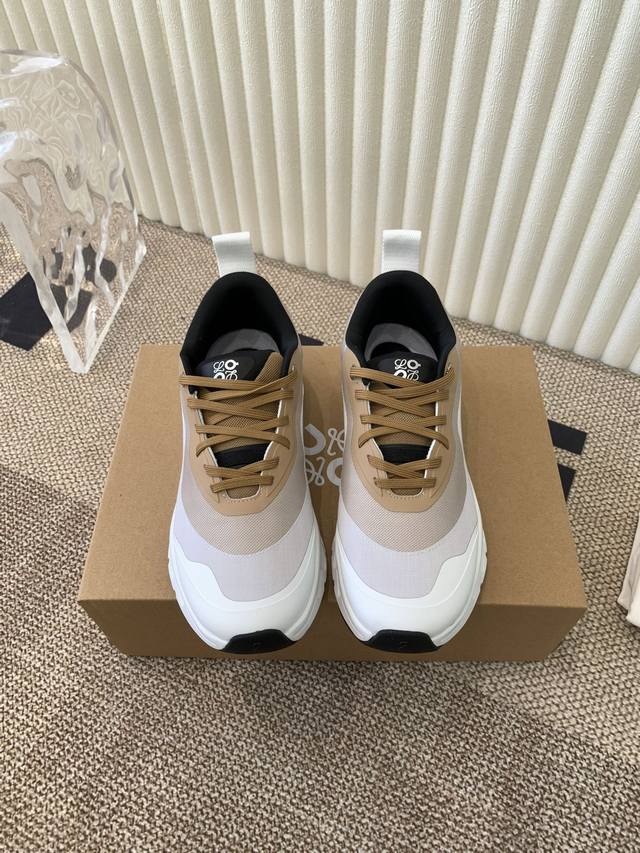 Loewe罗意威 X On Cioudtilt2.0跑鞋 情侣款 罗意威 Xon 昂跑全新合作系列 时尚，品牌与瑞士高性能运动品牌on携手打造的此系列作品专为城