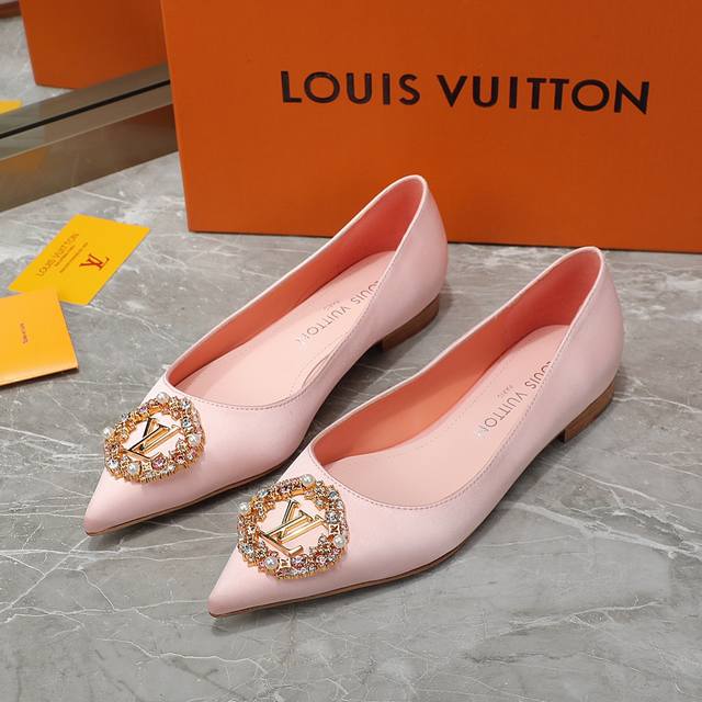 工厂价 Louis Vuitton 路易威登 2024年新款单鞋 鞋面：真丝 内里：羊皮 鞋底：意大利真皮大底 跟高：1.5Cm 9Cm 码数：35-40