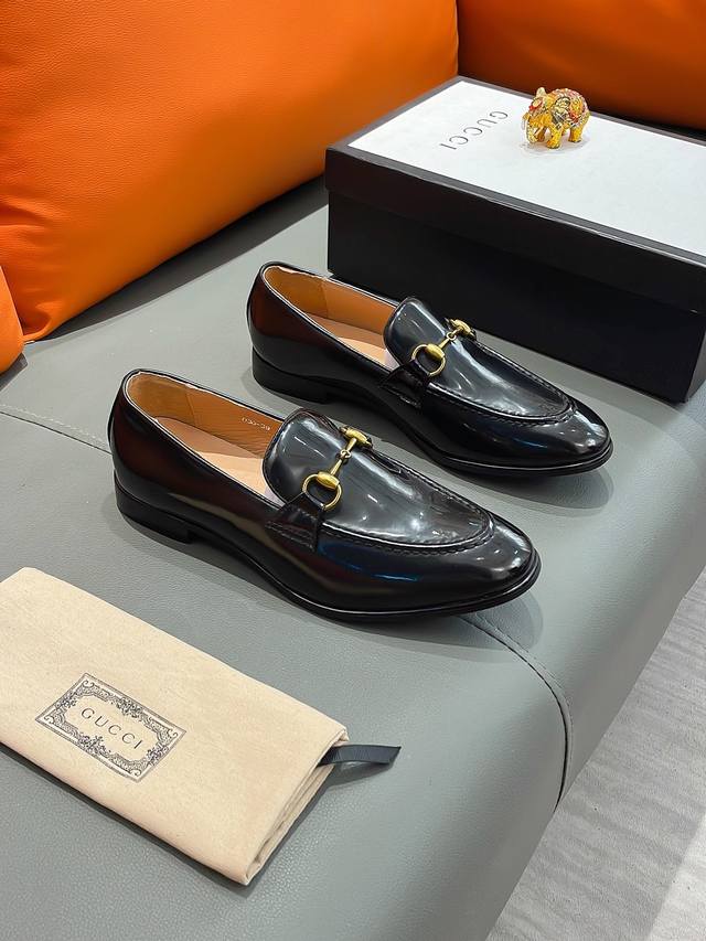 商品名称：Gucci 古驰 正规码数: 38-44 西装鞋 商品材料：精选 进口牛皮鞋面，柔软羊皮内里；原厂大底。