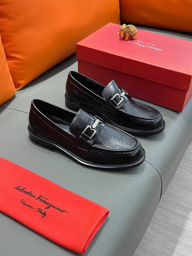 商品名称：Ferragamo 菲拉格慕 正规码数: 38-44 西装鞋 商品材料：精选 头层牛皮鞋面，进口羊皮内里；原厂大底。