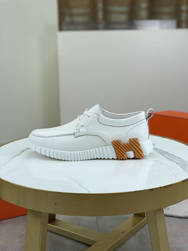 工厂价 Hermes 爱马仕 -高端品质 原单 -鞋面：进口高端小牛皮 -内里：垫脚；水染牛皮 -大底：Tpu发泡 双色成型大底 -超高品控 做工精细：凸显 高