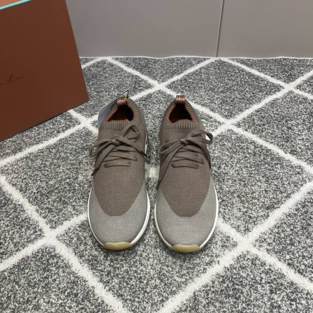 Lp 经典款慢跑鞋，男士飞织系带休闲鞋运动鞋，原版进口小牛皮，原版牛皮内里。户外休闲均可，配色年轻又有活力，搭配运动装或休闲西装都超赞！ Size：39-44