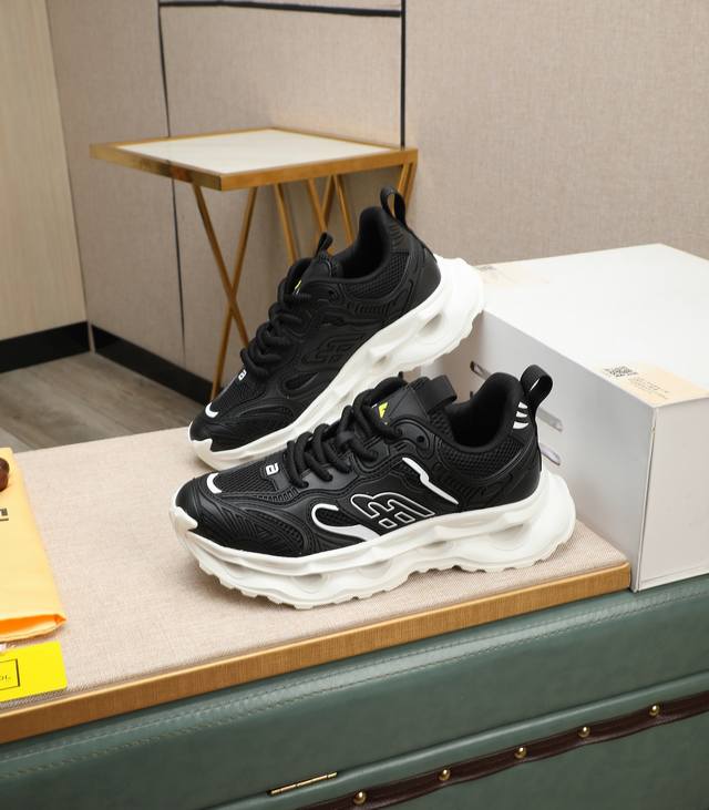 出厂价 Fendi 芬迪时尚休闲男鞋原版官网1:1开模，新款抢先登场不高调却又前卫，简约低调时髦，超百搭款式原版牛皮制作猪皮内里版型上脚舒适，对任何一个小地方如
