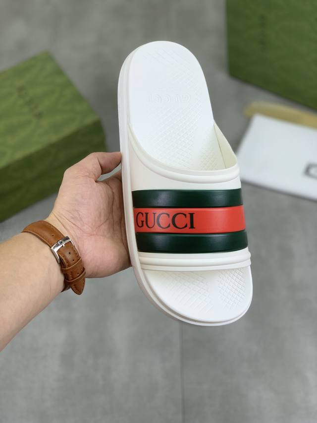 工厂价 实价 Gucci 古奇新款休闲拖鞋，原版官网1:1、完美做工 透射出一种尊贵奢华，于古奇高端超凡工艺中升华其奢侈定义。原版古奇双g组合大底，码数：38-