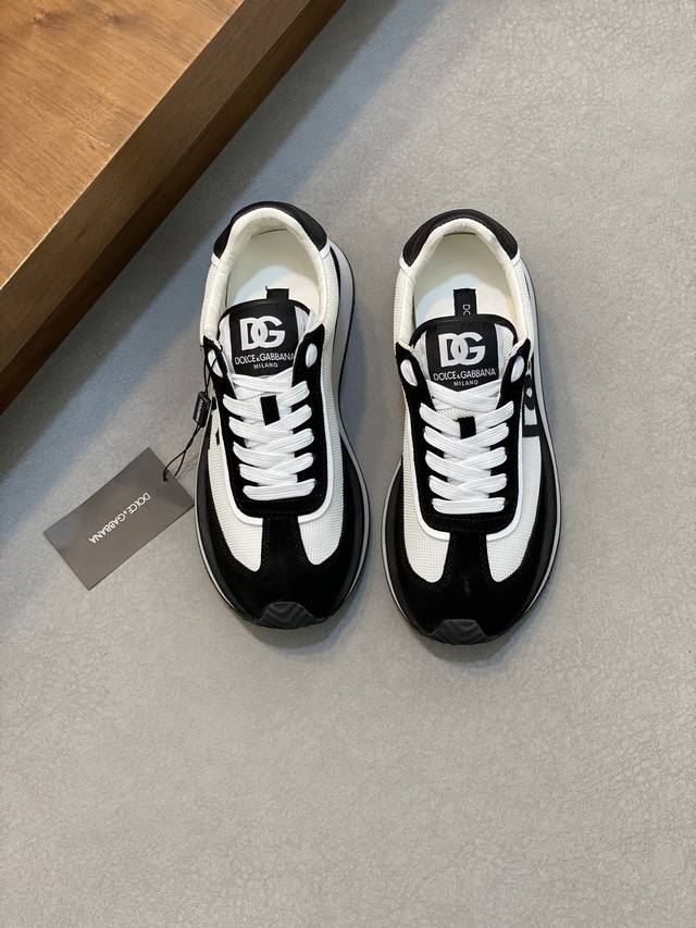 实价 新品dolce&Gabbanadg高端男士运动休闲鞋。顶级专柜原单货。 原版进口牛皮 多种材质拼接设计进口牛皮内里 牛皮垫脚原版tpr弹力大底。 Size