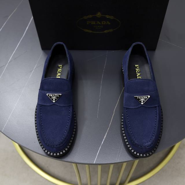 出厂价： 顶级原单 品牌：Prada 普拉达 标准码：男码38 44 45可以定做 等级：官网同款 材料：原版牛皮 牛皮内里 橡胶柔软耐磨大底 款式类别：休闲运