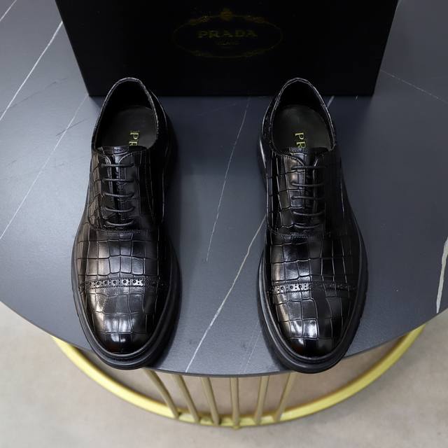 出厂价： 顶级原单 品牌：Prada 普拉达 标准码：男码38 44 45可以定做 等级：官网同款 材料：原版牛皮 牛皮内里 橡胶柔软耐磨大底 款式类别：休闲运